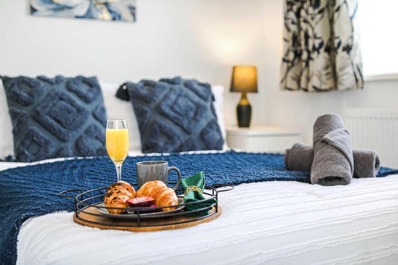 Wolverhampton - Amazing 3 Bedroom, Sleeps 6, Wi-Fi - Jrr Stays Екстериор снимка