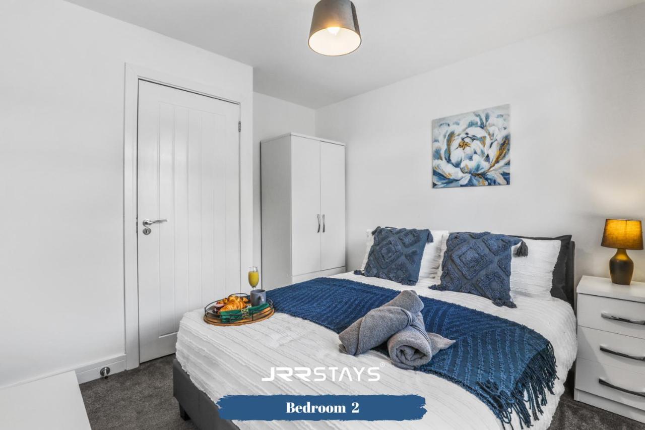 Wolverhampton - Amazing 3 Bedroom, Sleeps 6, Wi-Fi - Jrr Stays Екстериор снимка