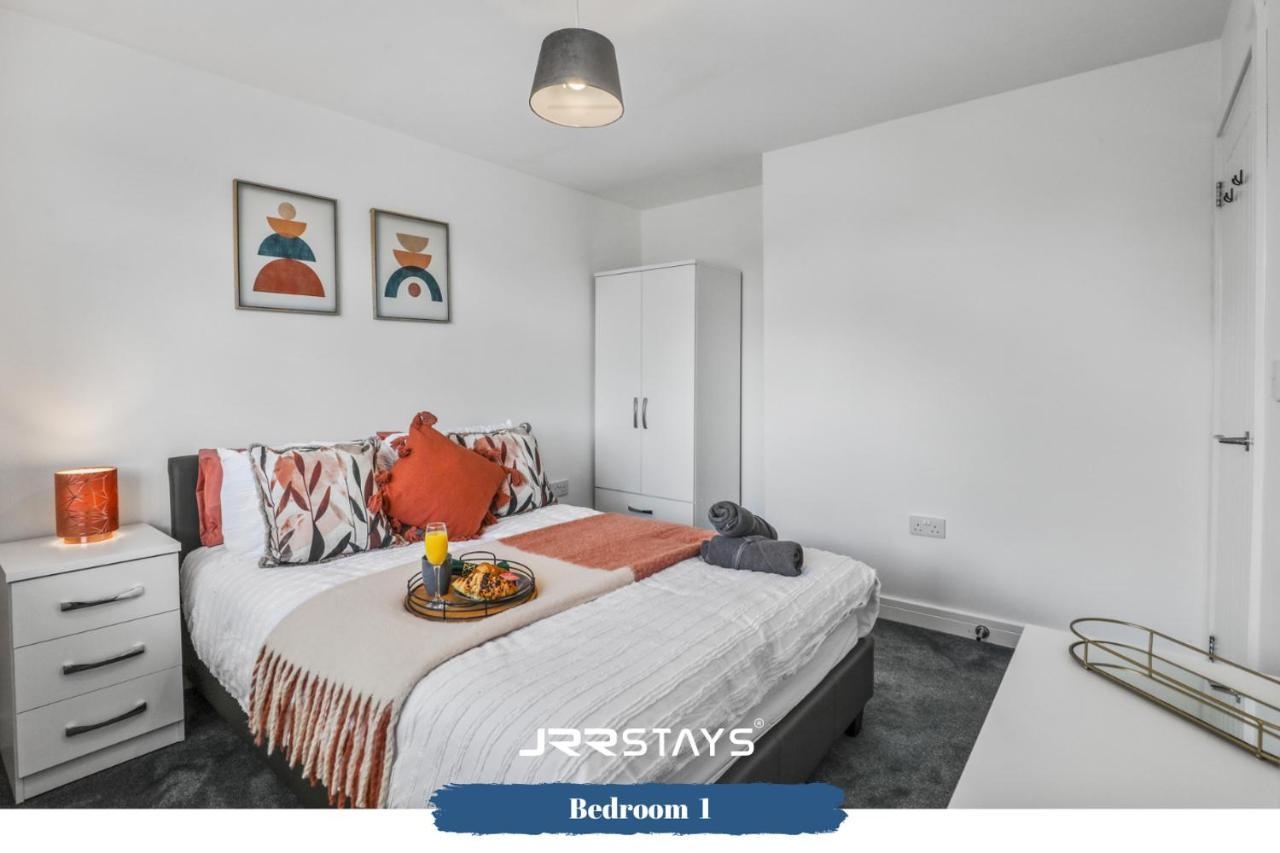 Wolverhampton - Amazing 3 Bedroom, Sleeps 6, Wi-Fi - Jrr Stays Екстериор снимка