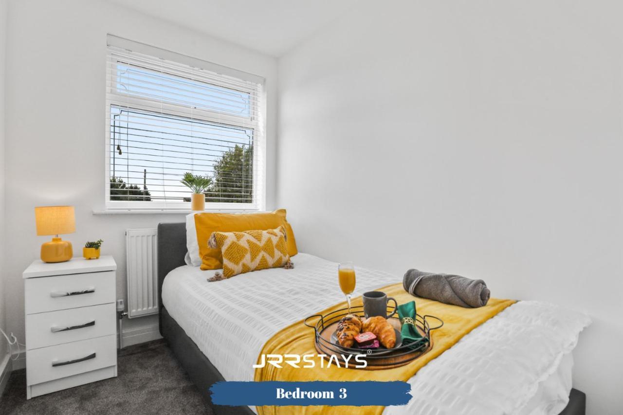 Wolverhampton - Amazing 3 Bedroom, Sleeps 6, Wi-Fi - Jrr Stays Екстериор снимка