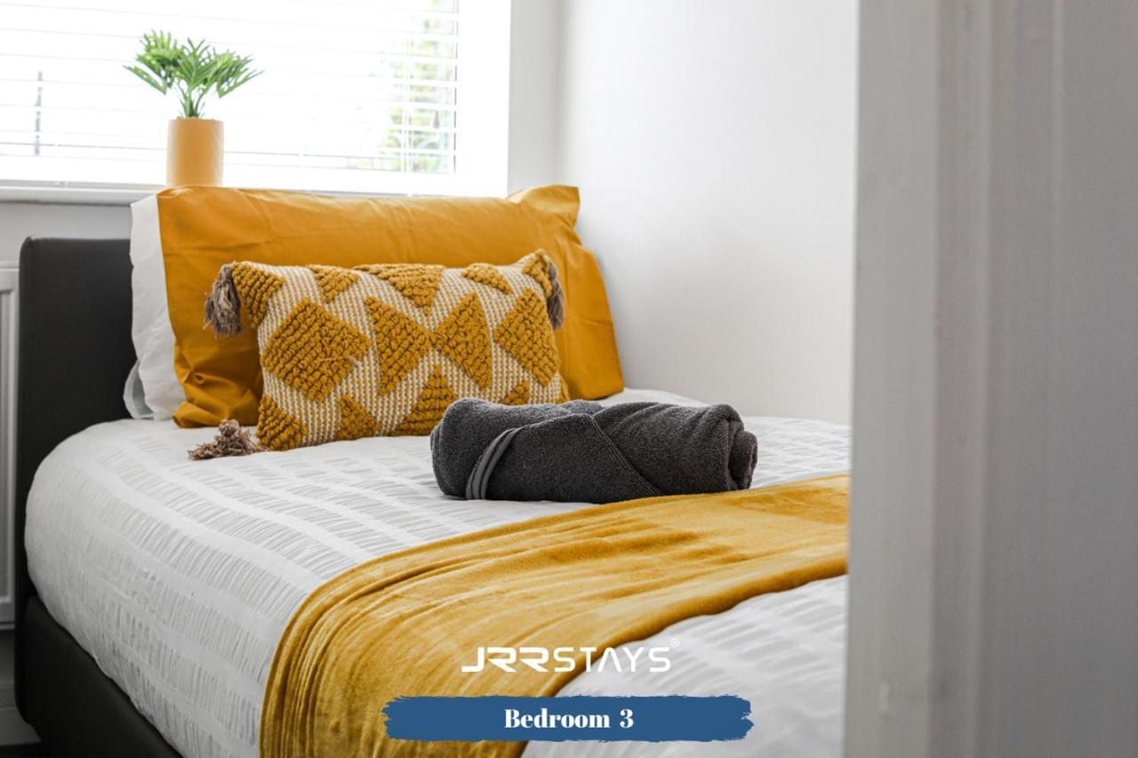Wolverhampton - Amazing 3 Bedroom, Sleeps 6, Wi-Fi - Jrr Stays Екстериор снимка