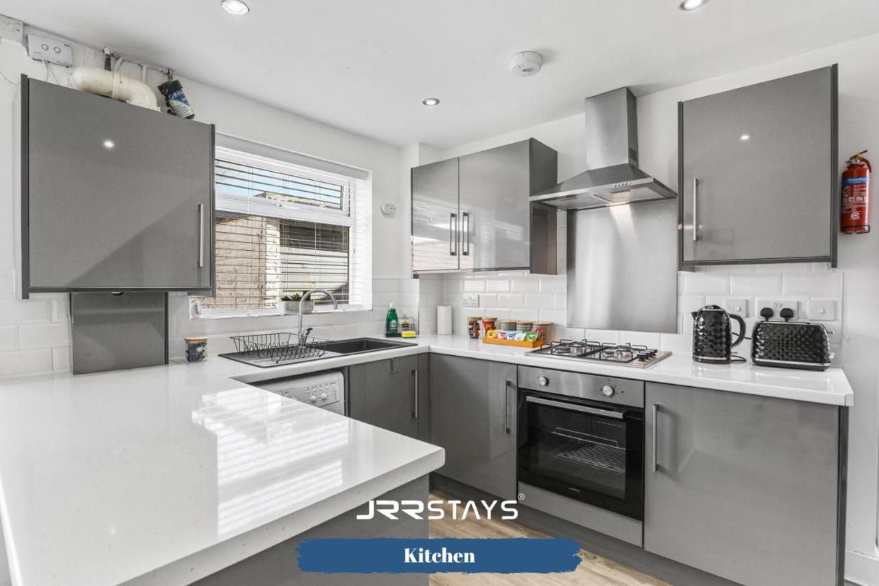Wolverhampton - Amazing 3 Bedroom, Sleeps 6, Wi-Fi - Jrr Stays Екстериор снимка