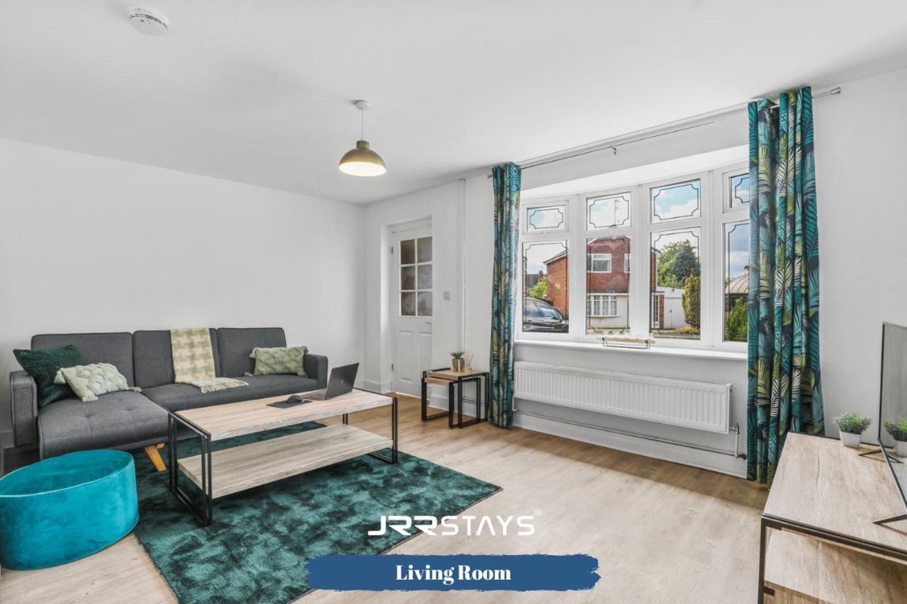 Wolverhampton - Amazing 3 Bedroom, Sleeps 6, Wi-Fi - Jrr Stays Екстериор снимка
