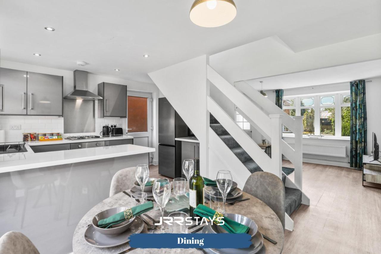 Wolverhampton - Amazing 3 Bedroom, Sleeps 6, Wi-Fi - Jrr Stays Екстериор снимка