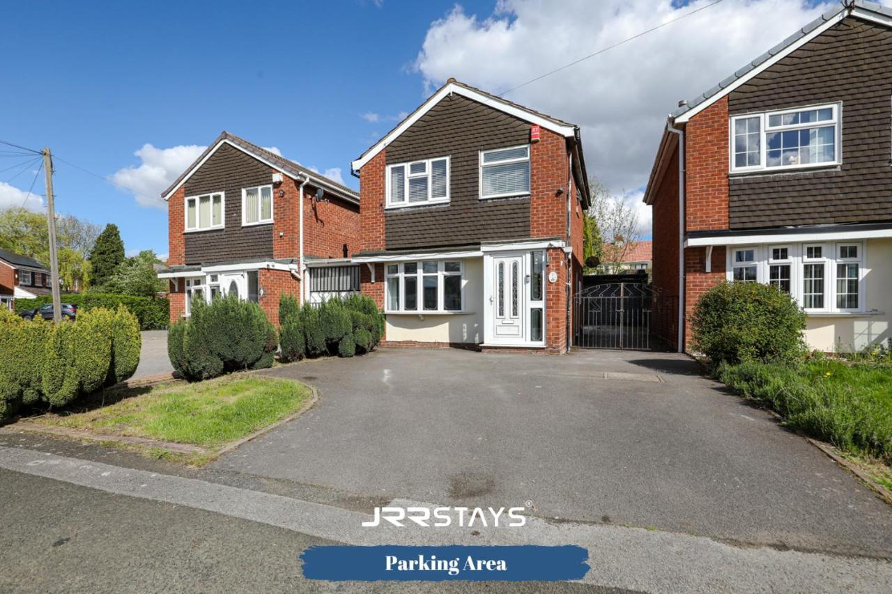 Wolverhampton - Amazing 3 Bedroom, Sleeps 6, Wi-Fi - Jrr Stays Екстериор снимка