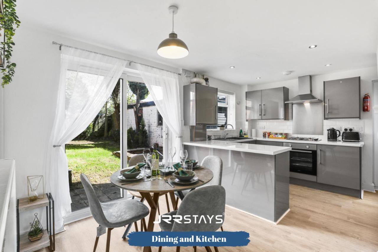 Wolverhampton - Amazing 3 Bedroom, Sleeps 6, Wi-Fi - Jrr Stays Екстериор снимка
