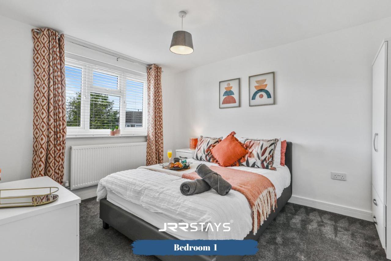 Wolverhampton - Amazing 3 Bedroom, Sleeps 6, Wi-Fi - Jrr Stays Екстериор снимка