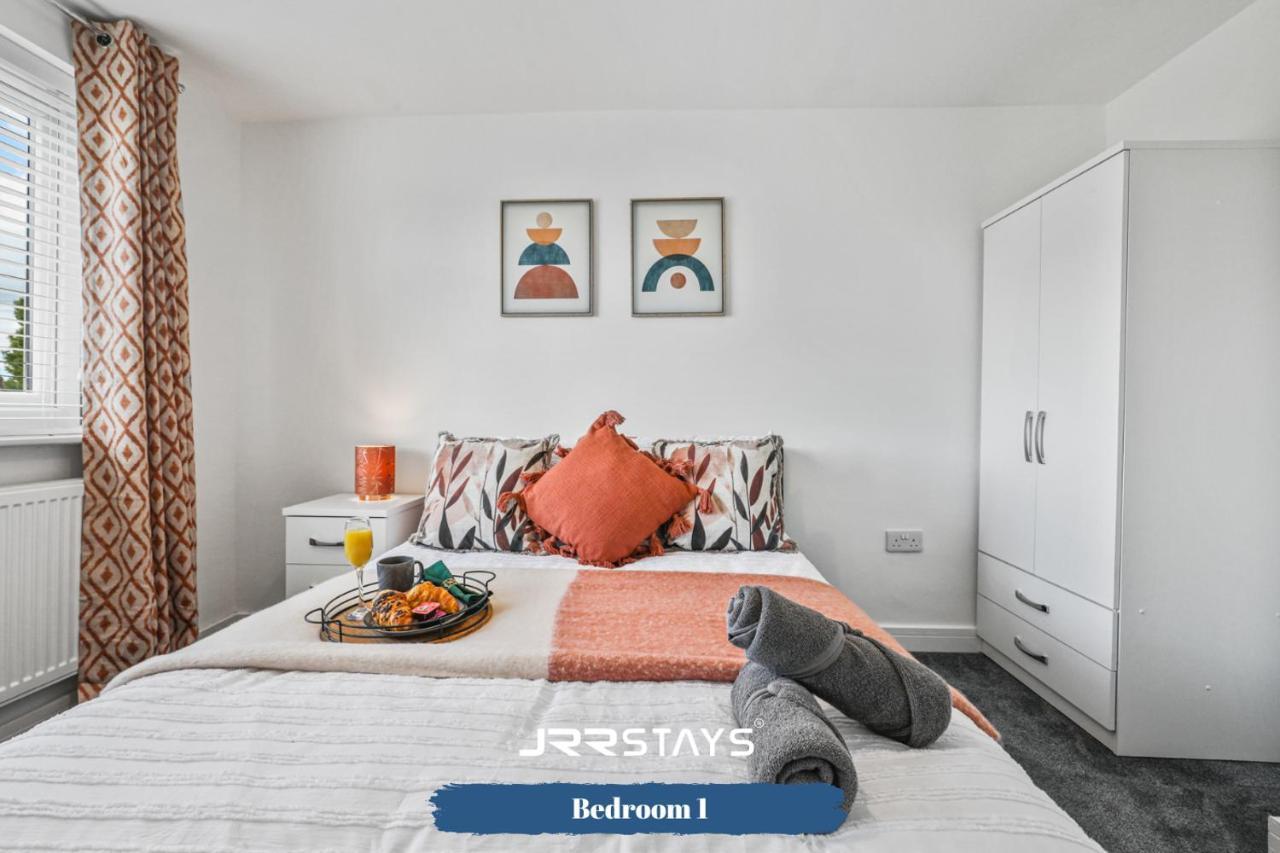Wolverhampton - Amazing 3 Bedroom, Sleeps 6, Wi-Fi - Jrr Stays Екстериор снимка